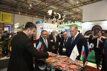 Prezident köməkçiləri Şahmar Mövsümov və Xalid Əhədov “Caspian Agro 2026” və “InterFood Azerbaijan” sərgiləri ilə tanış olublar