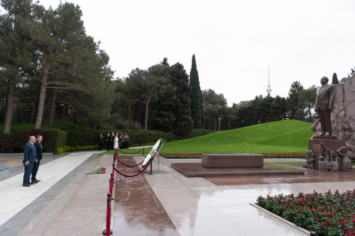 Azərbaycan-Latviya hökumətlərarası komissiyasının üzvləri Fəxri Xiyaban, Şəhidlər Xiyabanı və Zəfər parkını ziyarət ediblər