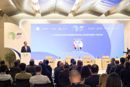 Nazir Məcnun Məmmədov “II Azərbaycan Beynəlxalq İnvestisiya Forumu” çərçivəsində keçirilən panel sessiyada çıxış edib